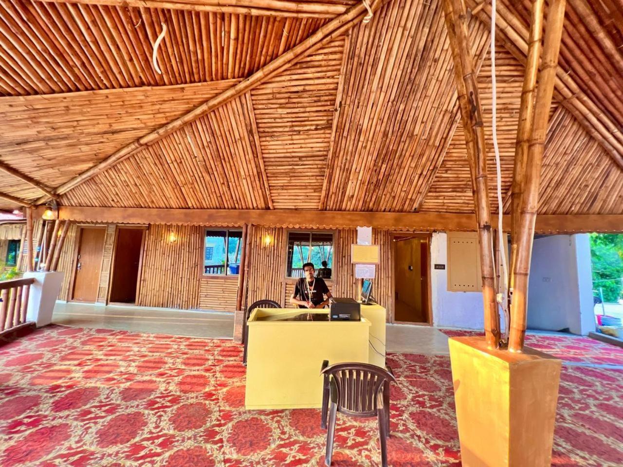 La Pahi Palace- Banquet And Resort Sakri East Kültér fotó