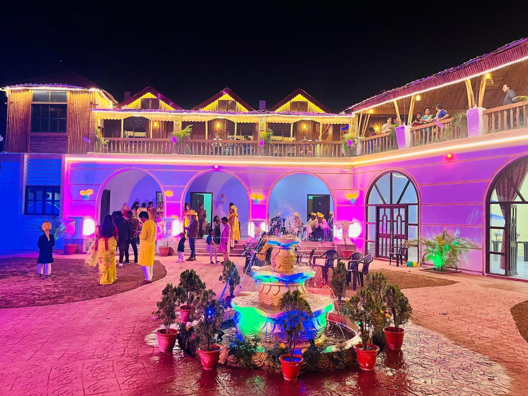 La Pahi Palace- Banquet And Resort Sakri East Kültér fotó