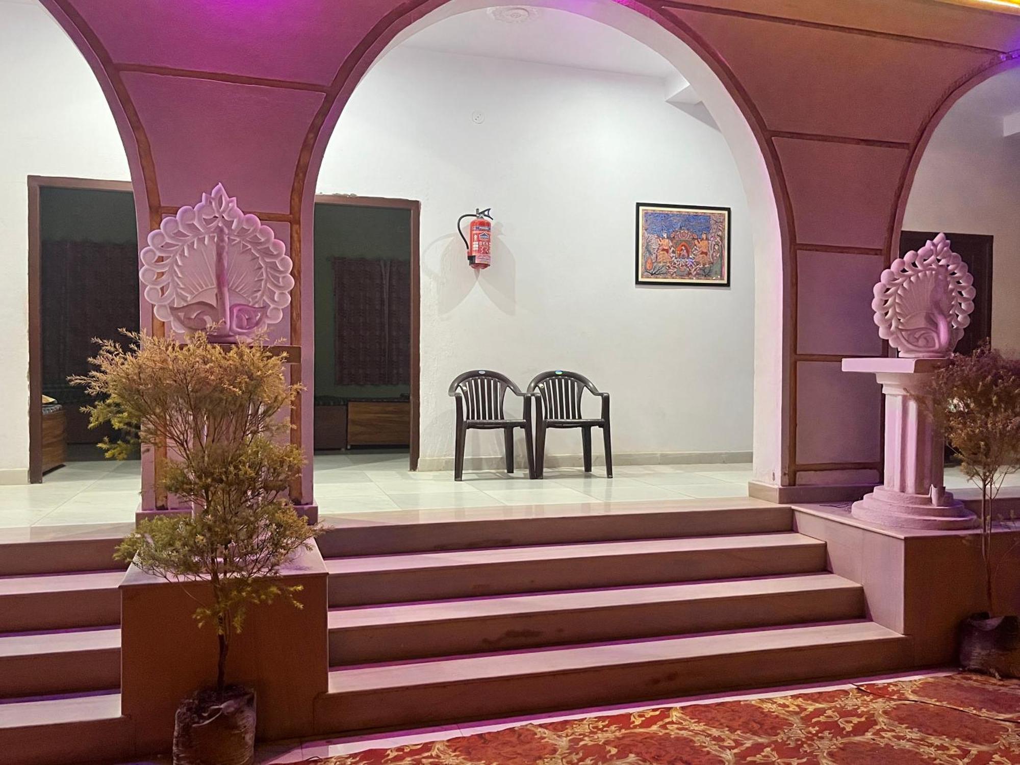 La Pahi Palace- Banquet And Resort Sakri East Kültér fotó